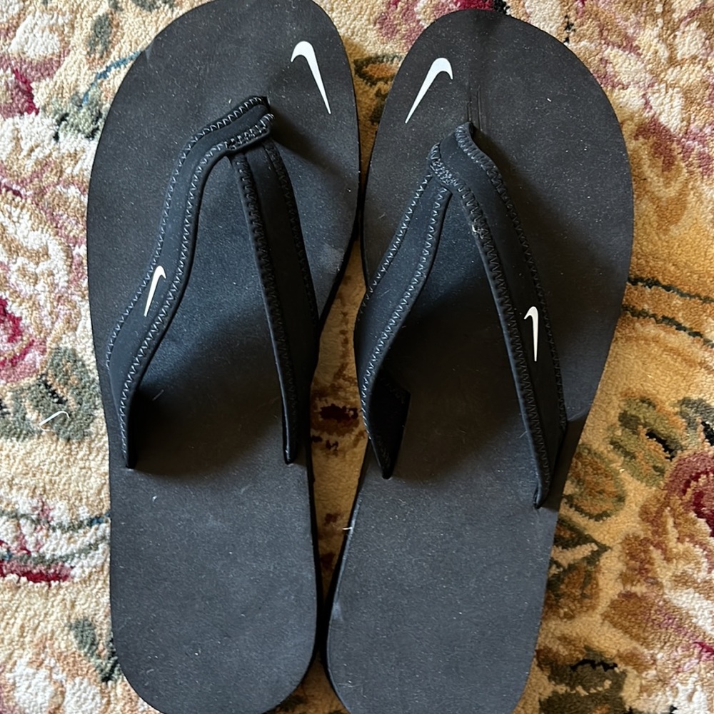 Nike Size 7 Flip Flops